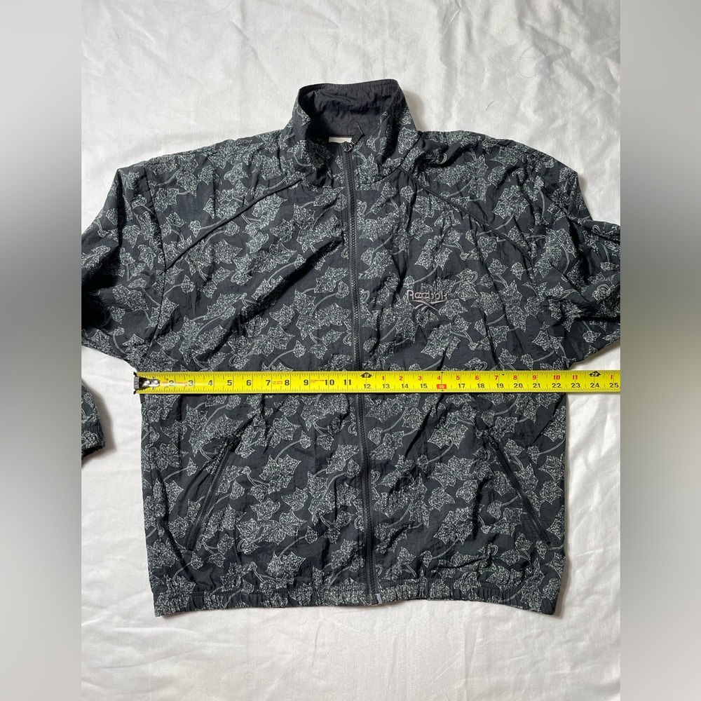 Vintage 90s Reebok Windbreaker jacket Floral leaves Size S Unisex Black Retro - Picture 3 of 7